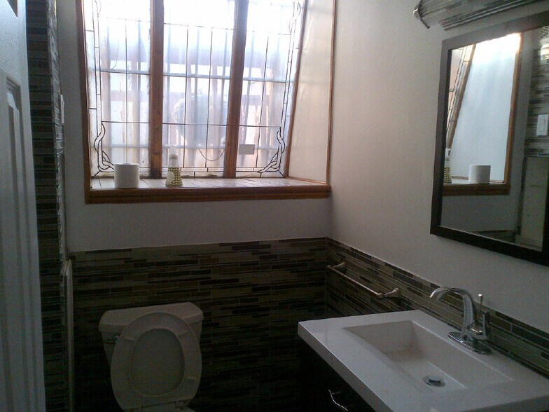 Building Photo - 820 South St