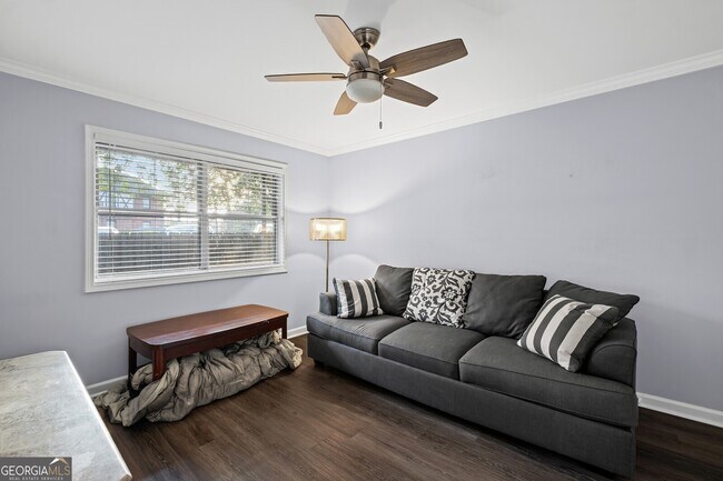 Building Photo - 6851 Roswell Rd