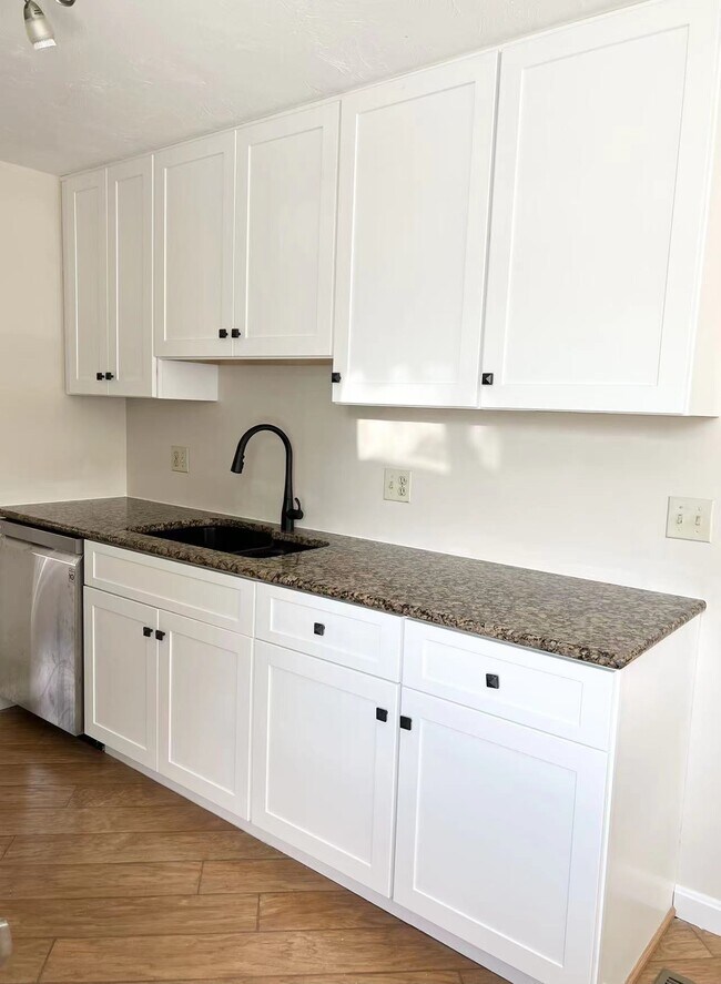 Building Photo - 200 Heroux Blvd