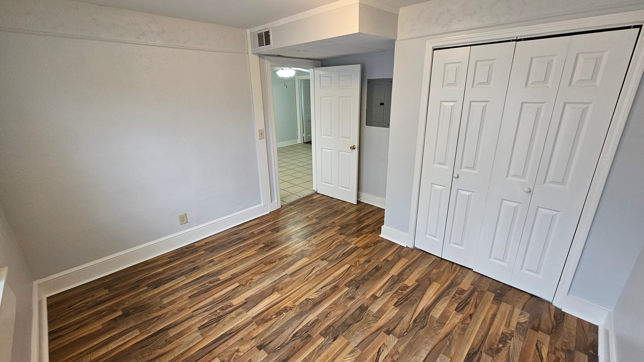 Master bedroom - 212 Thurston Dr NW