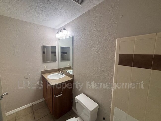 Building Photo - 5992 Westgate Dr