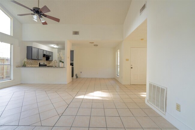 Primary Photo - 1423 Valley Landing Dr