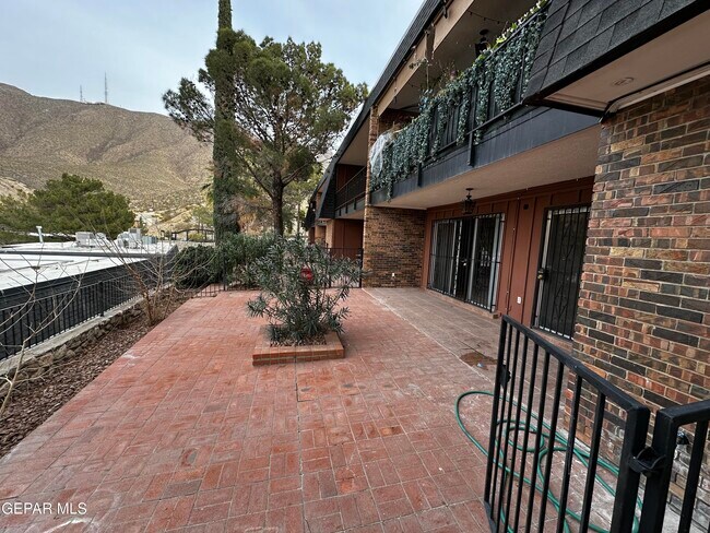 Building Photo - 4800 N Stanton St