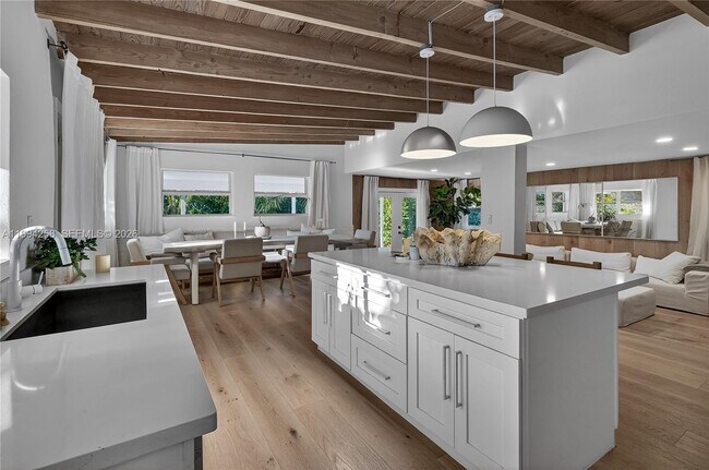 Building Photo - 3138 SW 15th St