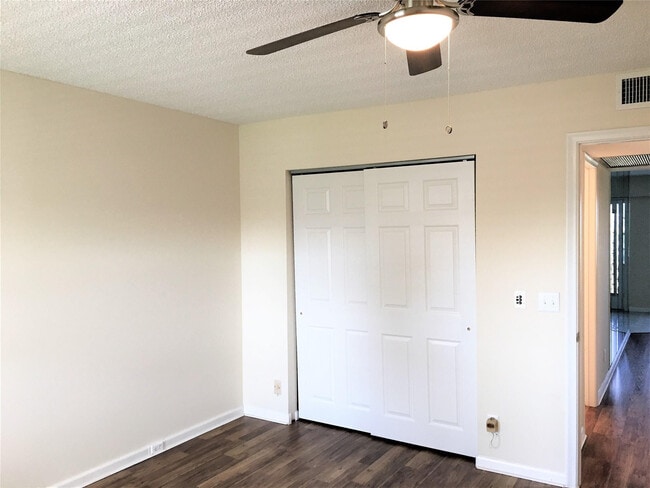 Building Photo - 551 SW 135th Ave