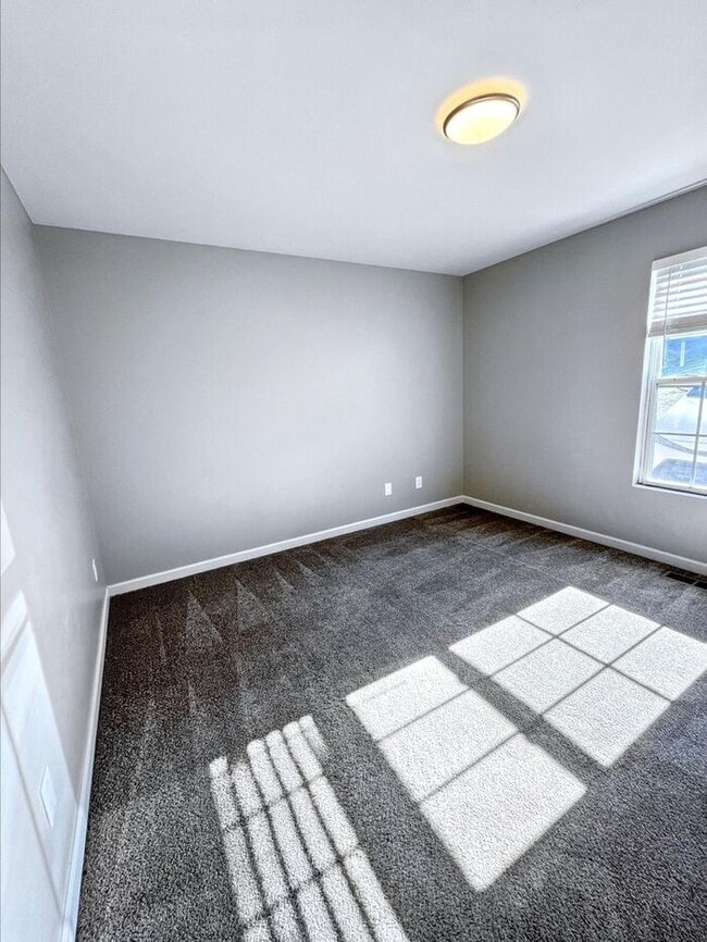 Building Photo - 3-Bedroom Home with Convenient Access to N...