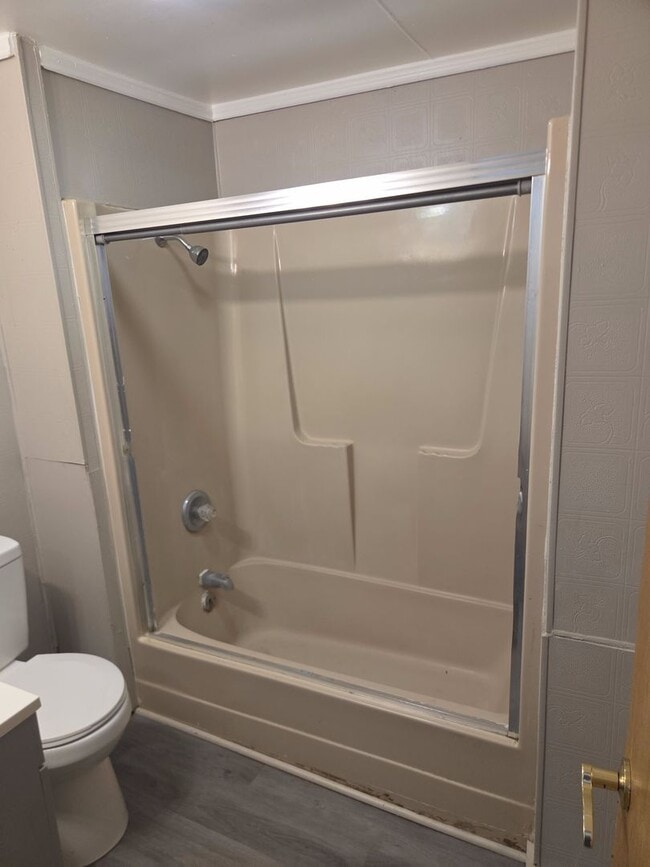 Building Photo - Spacious 3-Bedroom Home with Dedicated Laundry & Dining Room — 50% Off Your First Month!