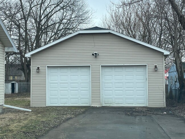 Building Photo - Renovated 2 Bedroom Home in Chesterfield