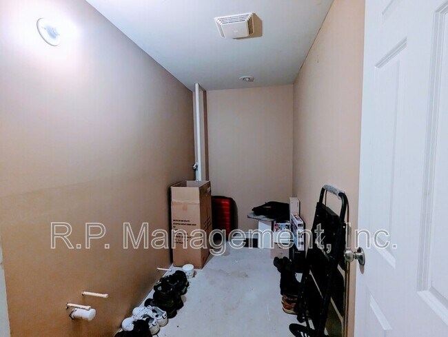 Building Photo - 3128 Lyndale Ave S
