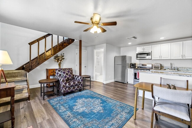 Building Photo - 4134 N Maroa Ave