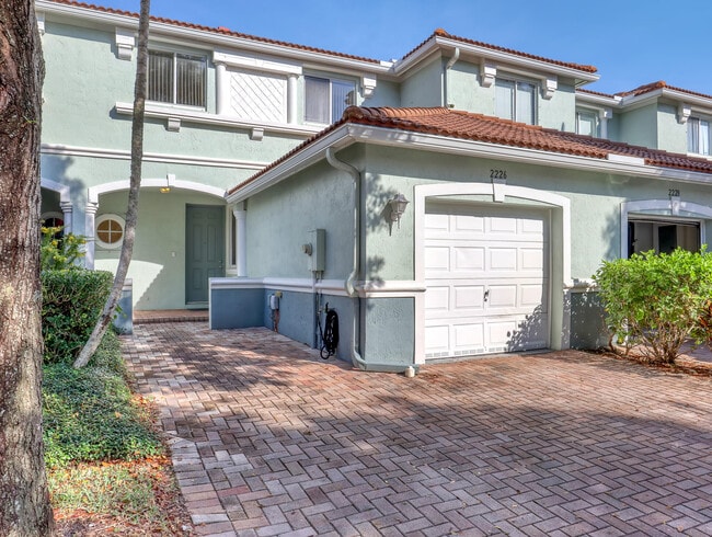 Building Photo - 2226 Oakmont Dr