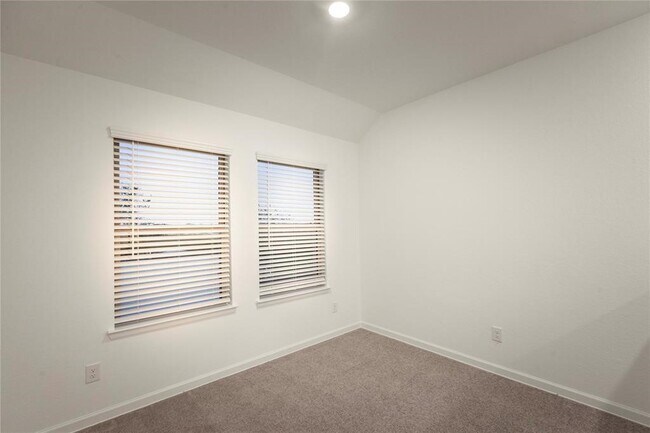 Building Photo - 4042 Champlain Wy