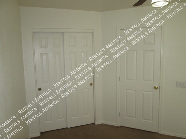 Building Photo - 1332 W Kesler Ln