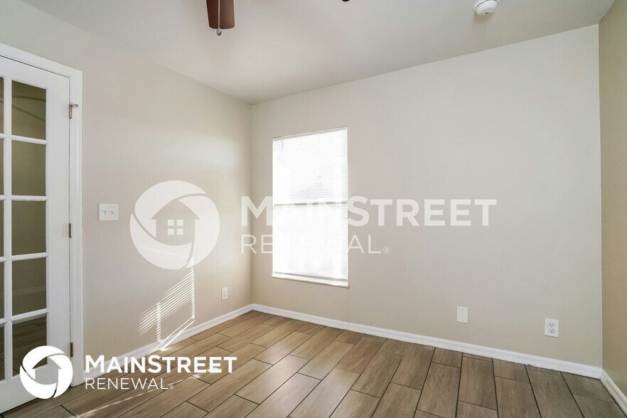 Building Photo - 916 NW 15th Ave