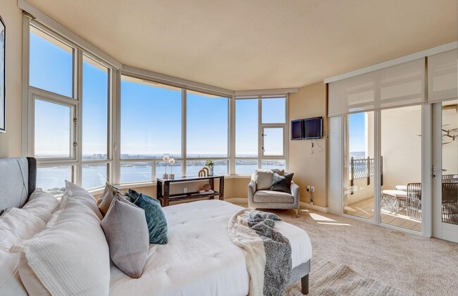 Building Photo - 700 W Harbor Dr