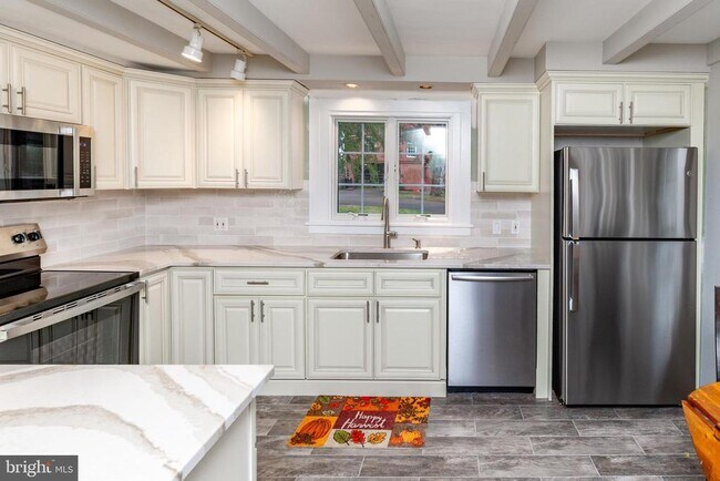 Building Photo - 180 Municipal Rd