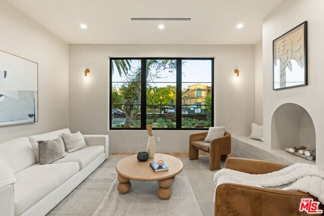 Building Photo - 11748 La Maida St