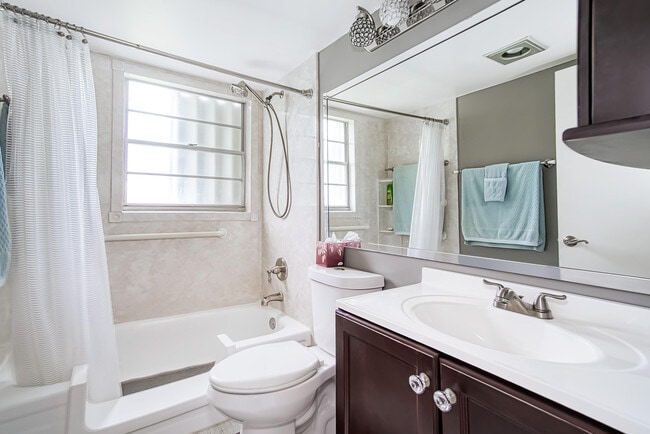 Building Photo - 438 Mansfield K