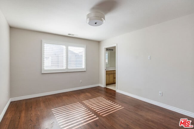 Building Photo - 6840 De Celis Pl