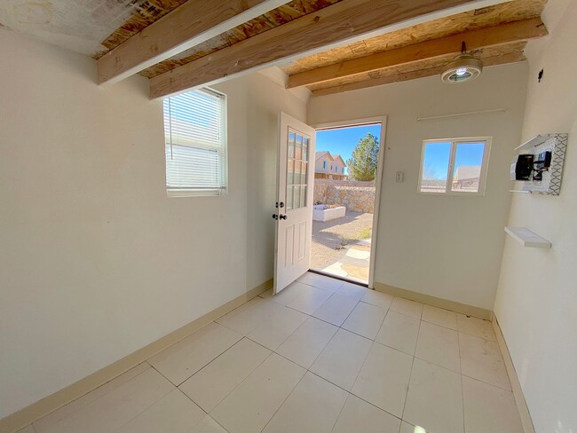 Building Photo - East El Paso 3 bed Refrig A/C with Bonus L...