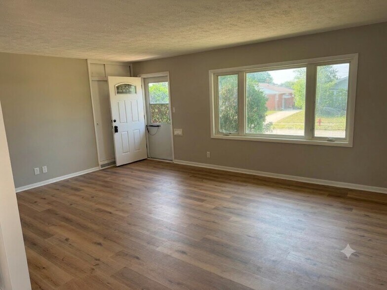 Building Photo - 15917 Steinway Blvd