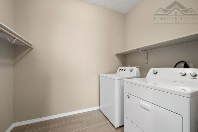 Building Photo - 1 MO. FREE RENT! Gorgeous Corner-Lot Townhouse with Mountain Views