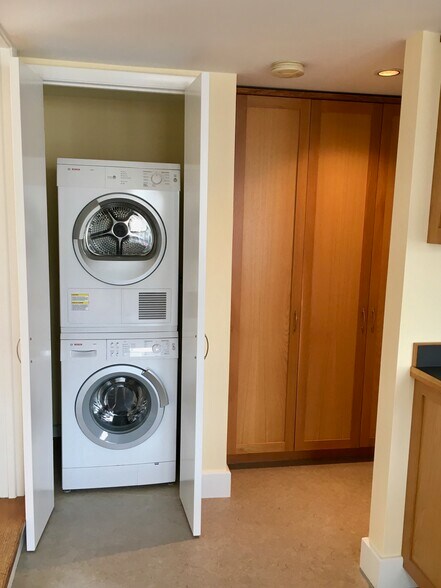 Bosch washer and dryer - 26 Grove St