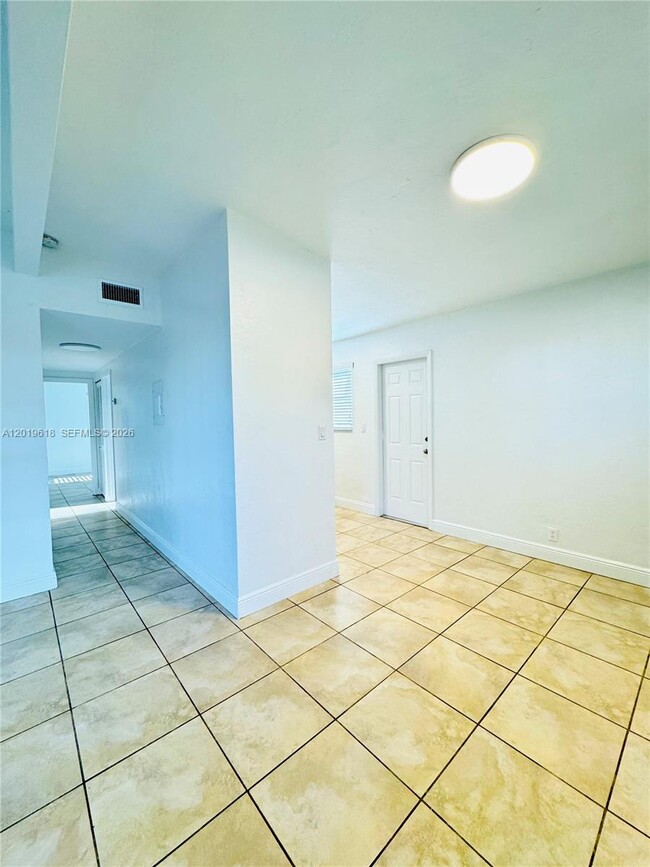 Building Photo - 3370 Frow Ave