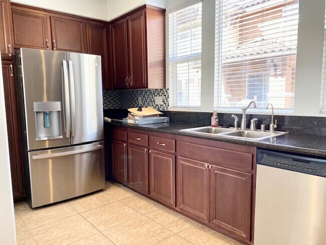 Building Photo - 3 Bedroom Townhome in Serene Santee