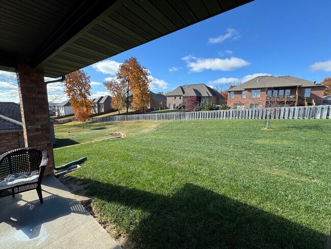 Building Photo - 4 Bedroom | 2 Bathroom | 3 Car Garage| Springfield MO | Fire Place | Covered patio!