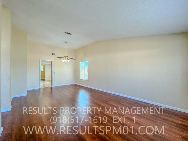 Building Photo - Spacious 4 Bedroom on corner lot