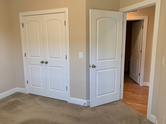 Building Photo - 3 Bedroom, 2 Bathroom One Level Townhome i...