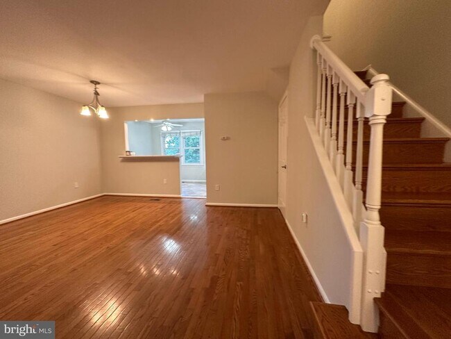Building Photo - 13 Carriage House Cir