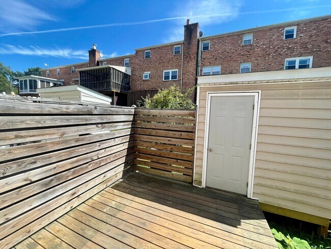 Building Photo - 1450 Ashbourne Dr
