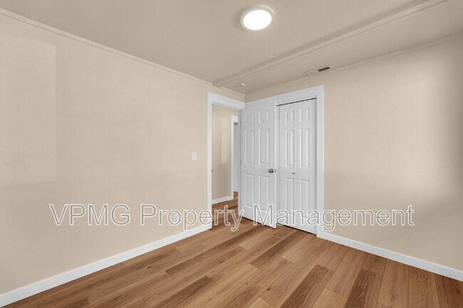 Building Photo - 14907 NE 34th St