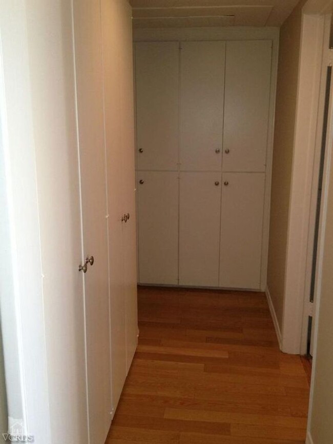 Building Photo - 2 bed, 2 bath Condo located in the heart o...