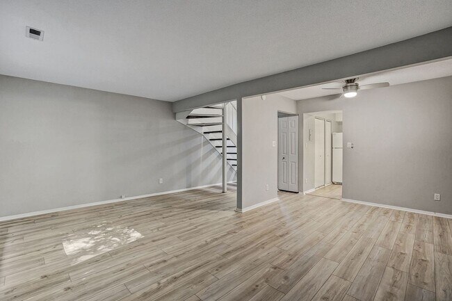 Building Photo - AVAILABLE NOW!! 2 Bedroom 2.5 Bathroom Townhome - Furnished!