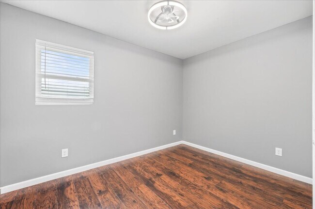 Building Photo - 2120 Krenson St