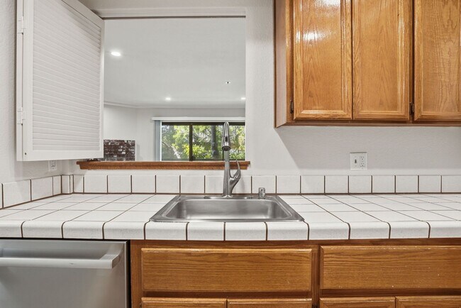 Building Photo - 2 bedroom 2 bath condo located at 406 W. Charleston Rd, Palo Alto 94301