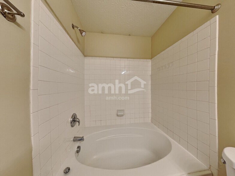 Building Photo - 2488 Liatris Dr