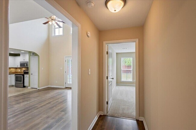 Building Photo - 2121 Grv Lndg Wy