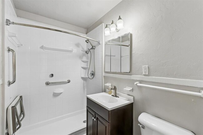 Building Photo - 2512 NW 32nd St