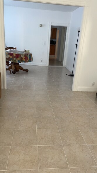 Building Photo - 1303 Hutton St