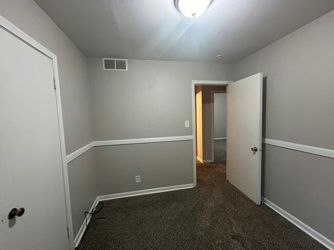 Building Photo - 15755 Woodbine Ave