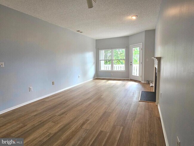 Building Photo - 6005 Rosebud Ln