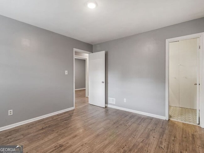 Building Photo - 836 Oakdale Dr