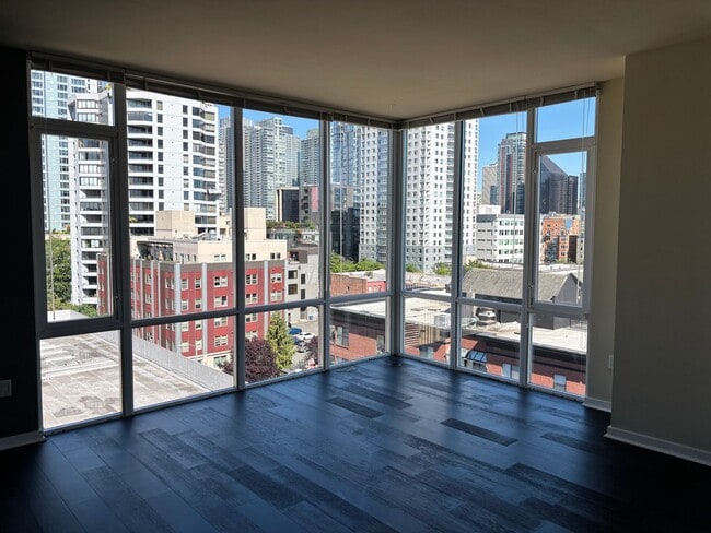 Building Photo - Views Galore, TOP FLOOR PENTHOUSE!!!