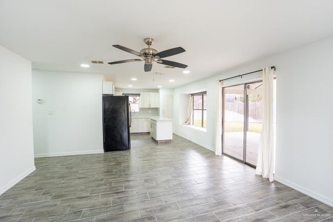 Building Photo - 21 Falcon Ave