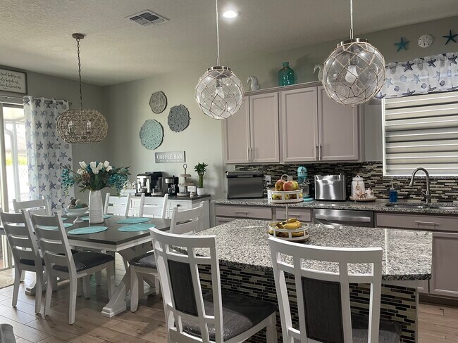 Building Photo - 8835 Hinsdale Heights Dr