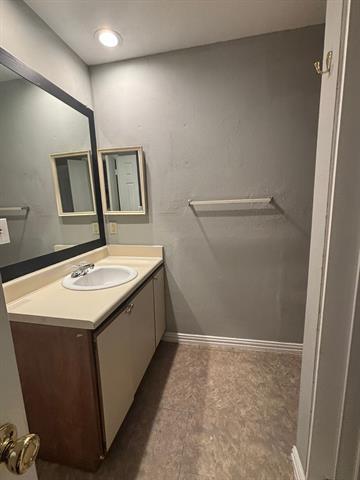 Building Photo - 545 Canary Ln